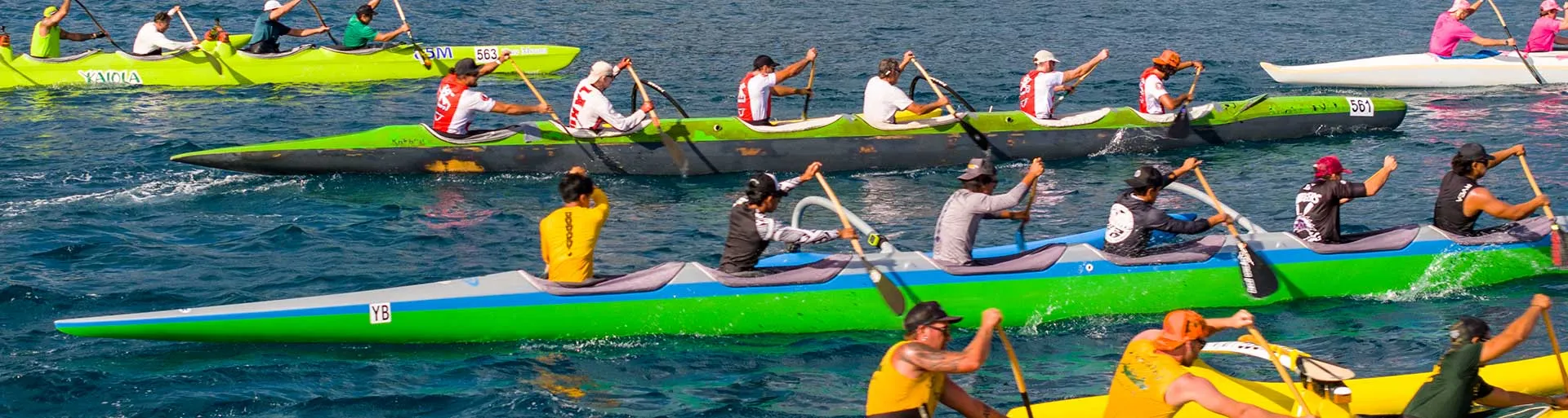Unlimited class canoes racing outside Hanalei